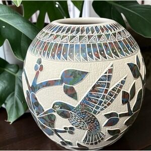 Mata Ortiz Pottery Lupita Quintana Hummingbird Flowers Floral Jar Vase Mexico